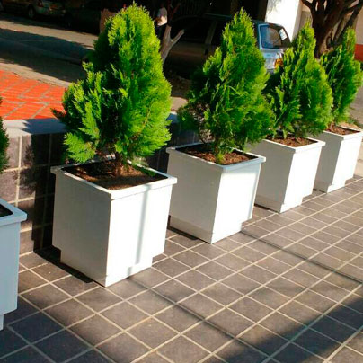 Jardinera cuadrada con pestaña